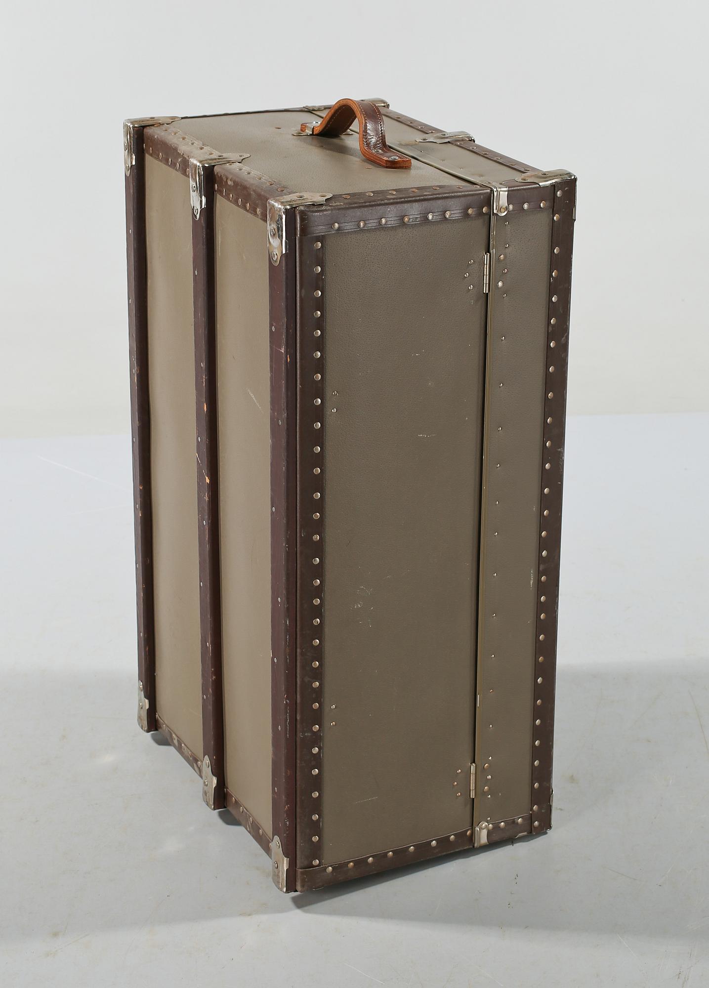 KOFFERT, 1900-talets första hälft.