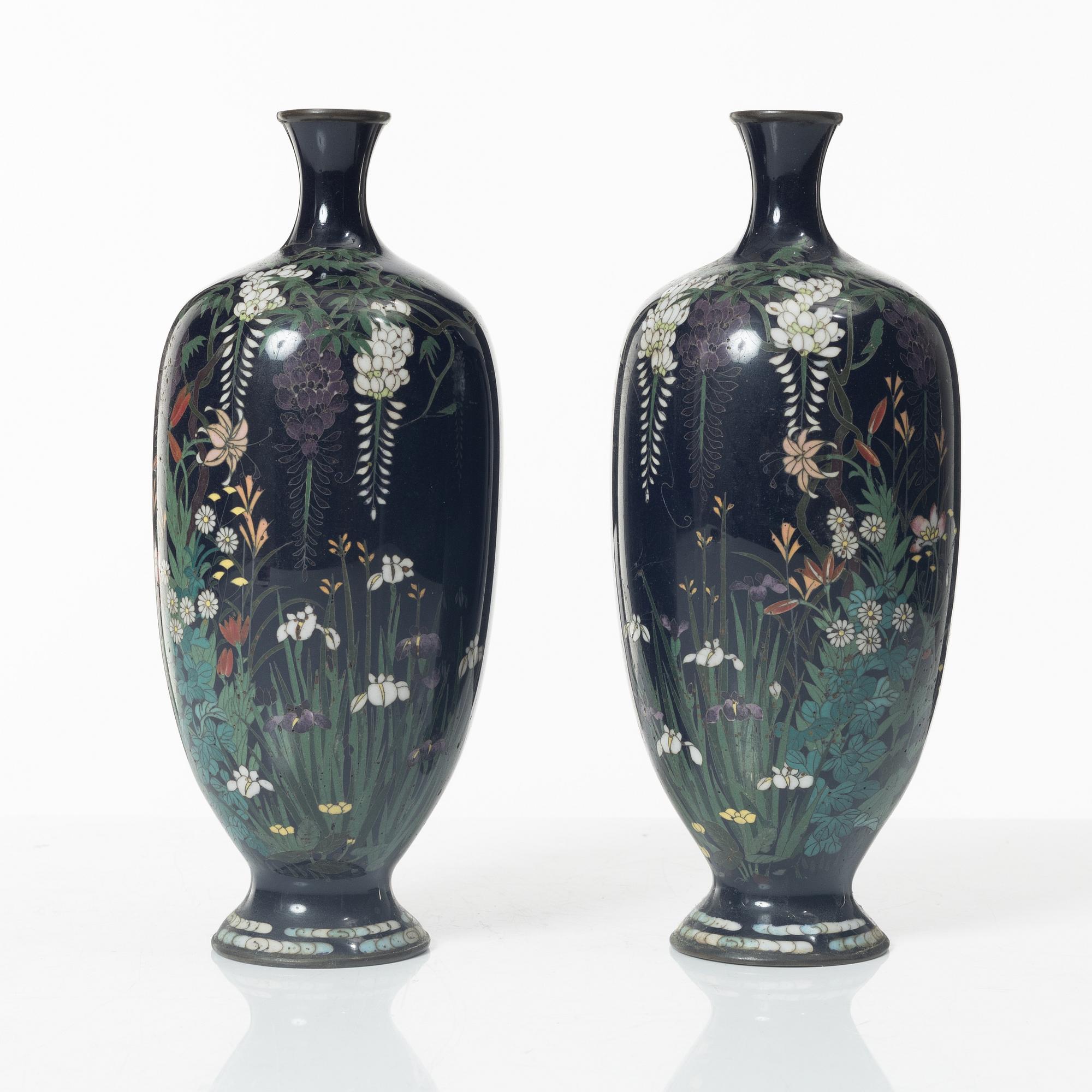 Vaser ett par, cloisonné, Japan, Meiji (1868-1912).