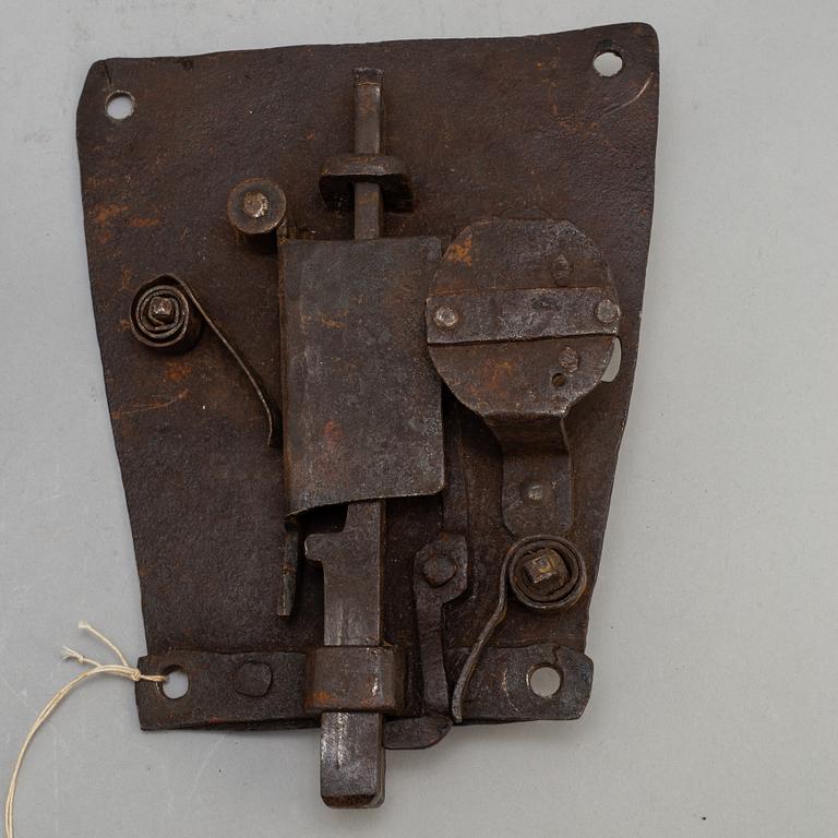 DÖRRLÅS, 2 stycken, 1700-tal eller tidigt 1800-tal.