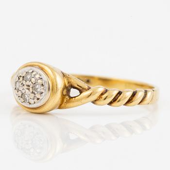 Ring, 18K gold with octagon-cut diamonds.