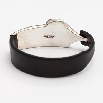 Björn Weckström, A sterling silver and leather bracelet "Inclination". Lapponia 1985.