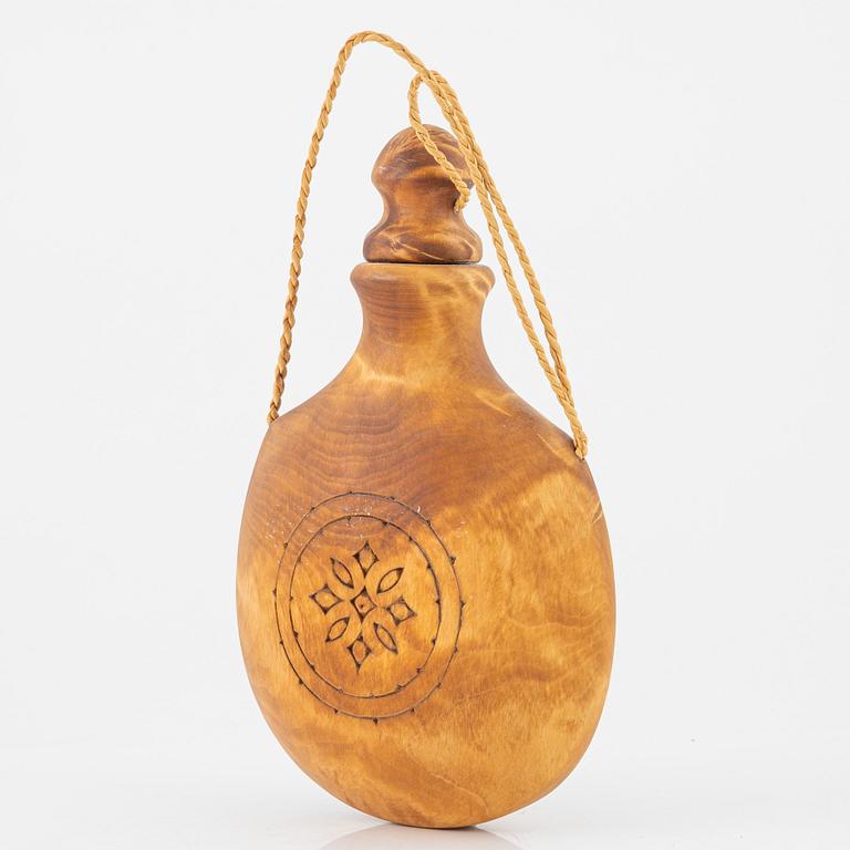 Thore Sunna, a birch and reindeer horn flask.