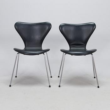 Arne Jacobsen, stolar, 5 st, "Sjuan" Fritz Hansen, Danmark 1900-talets slut.