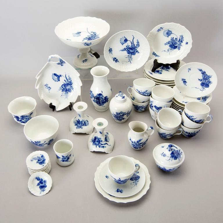 Royal Copenhagen, dinner service "Blue flower", 43 pcs Denmark mid / second half of the 20th century.