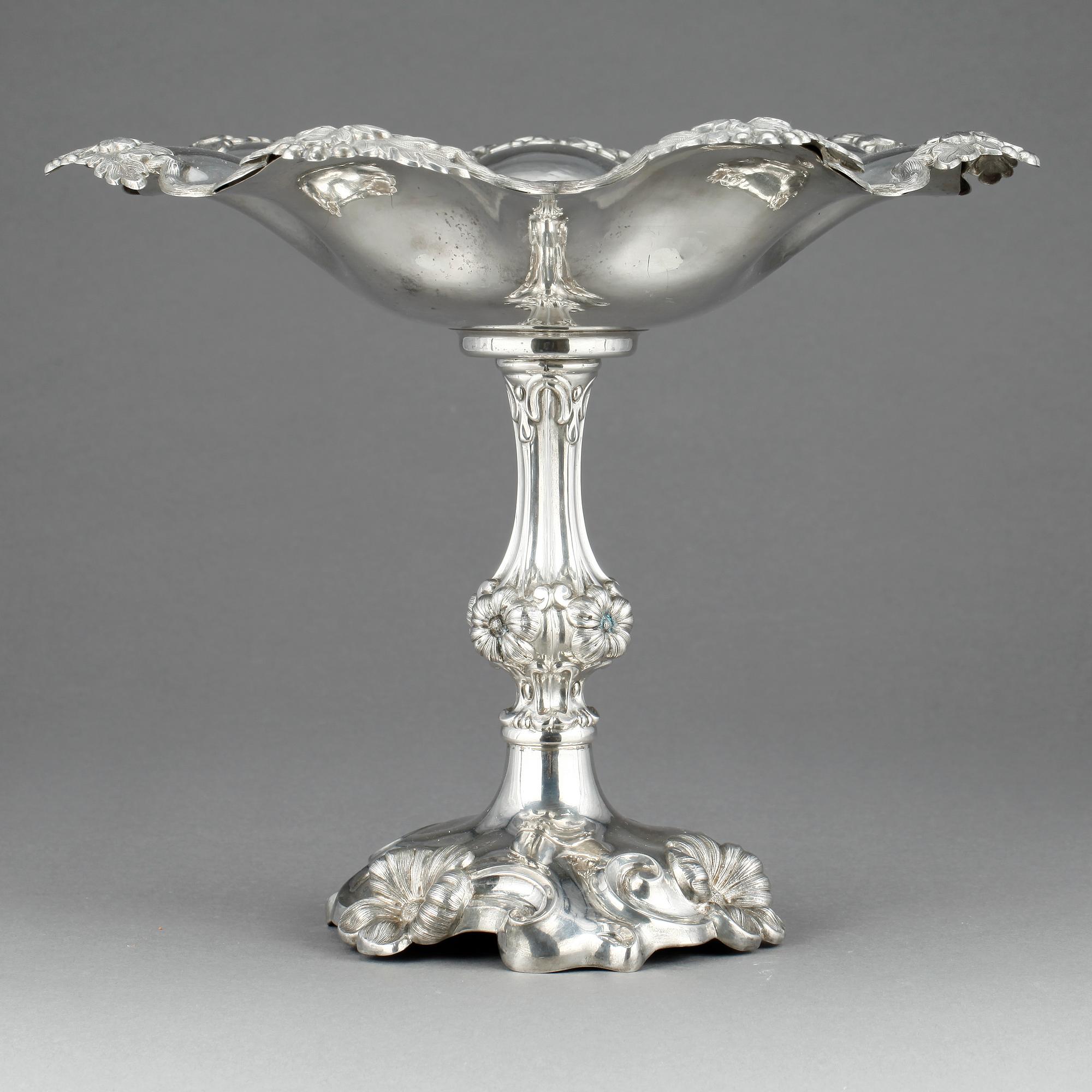 SKÅLFAT på fot, silver, G Möllenborg, Stockholm 1868, vikt ca 613 gram.