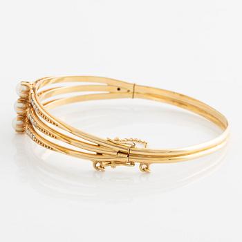 Bracelet, three-row rigid with pearls, 18K gold.