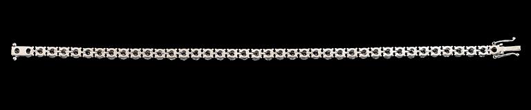 ARMBAND, 18K vitguld, briljantslipade diamanter tot ca 12.03 ct. Vikt ca 18 g.