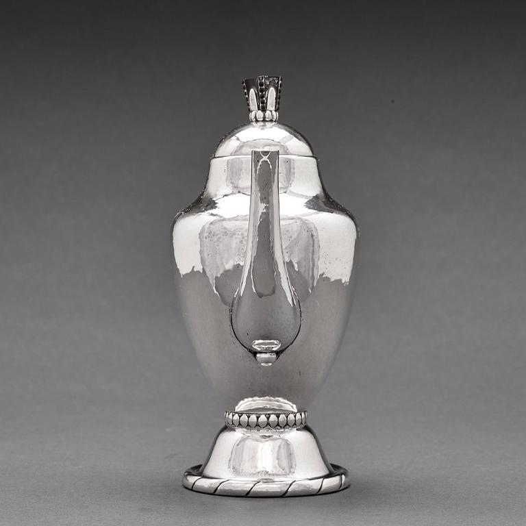 Georg Jensen, a 4 pieces coffee and tea service, Copenhagen 1915-19, 830/1000 silver. Design nr 88.