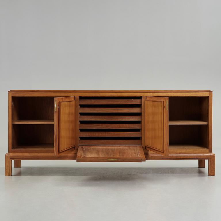 NILS AHRBOM & HELGE ZIMDAHL, a walnut sideboard, Stockholm 1932.