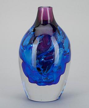FLASKA, glas, sign. Helen Krantz 2003. Markerad 966381, unique.