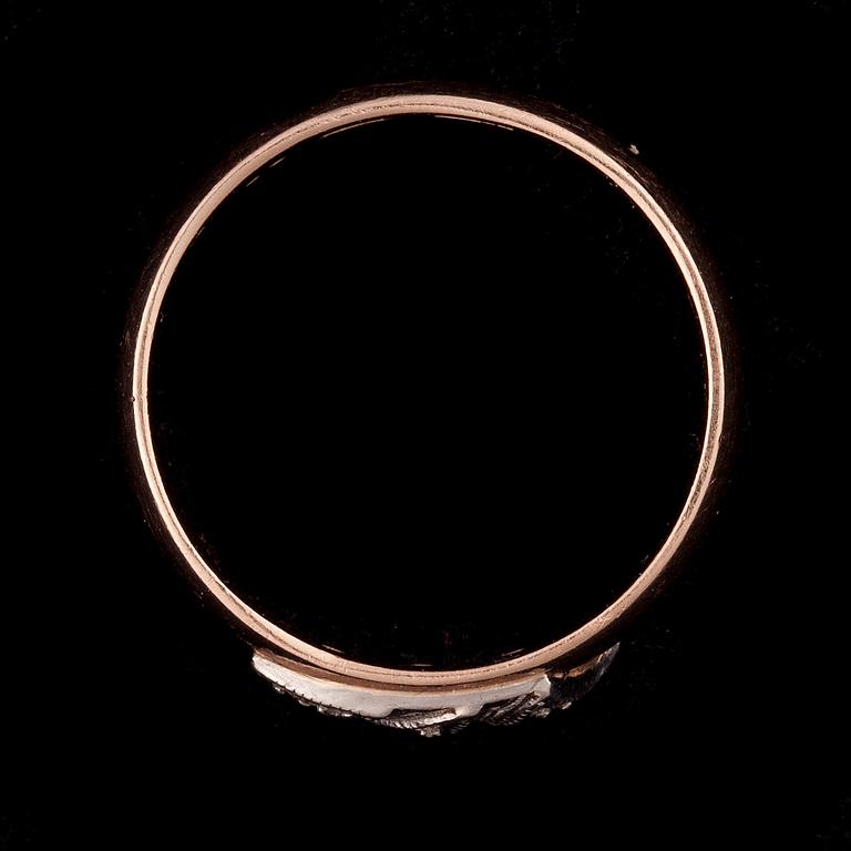 RING, 14K guld (583), tre 8/8-slipade, små diamanter, lettiska stämplar. Vikt 5 g.