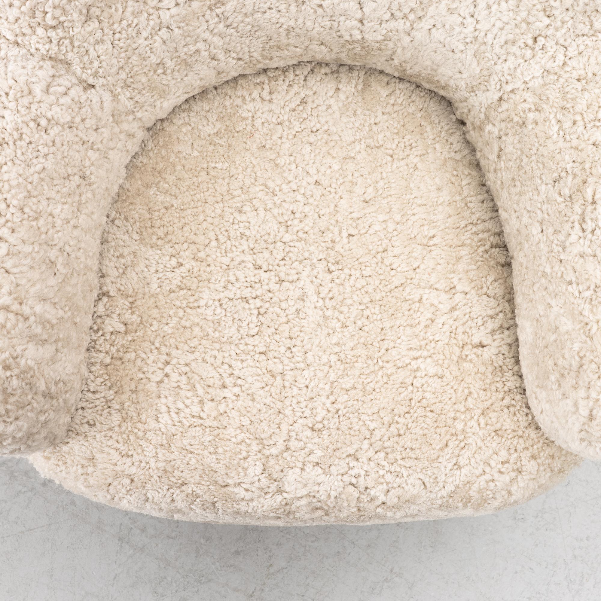 Carl Malmsten, A pair of Samsas easy chairs, second half of the 20th century.