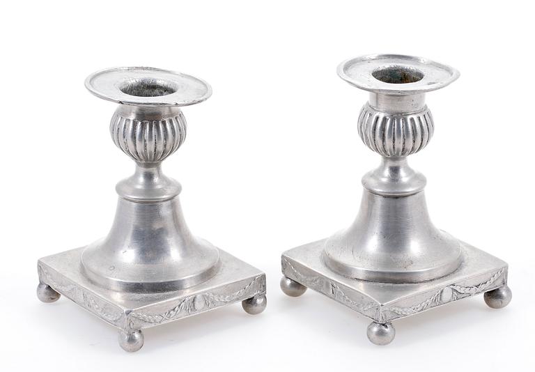 LJUSSTAKAR, ett par. Tenn, Sengustavianska, Sverige, M G Moberg (1816-1824), Jönköping.