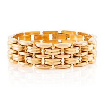 548. A bracelet in 18K gold.
