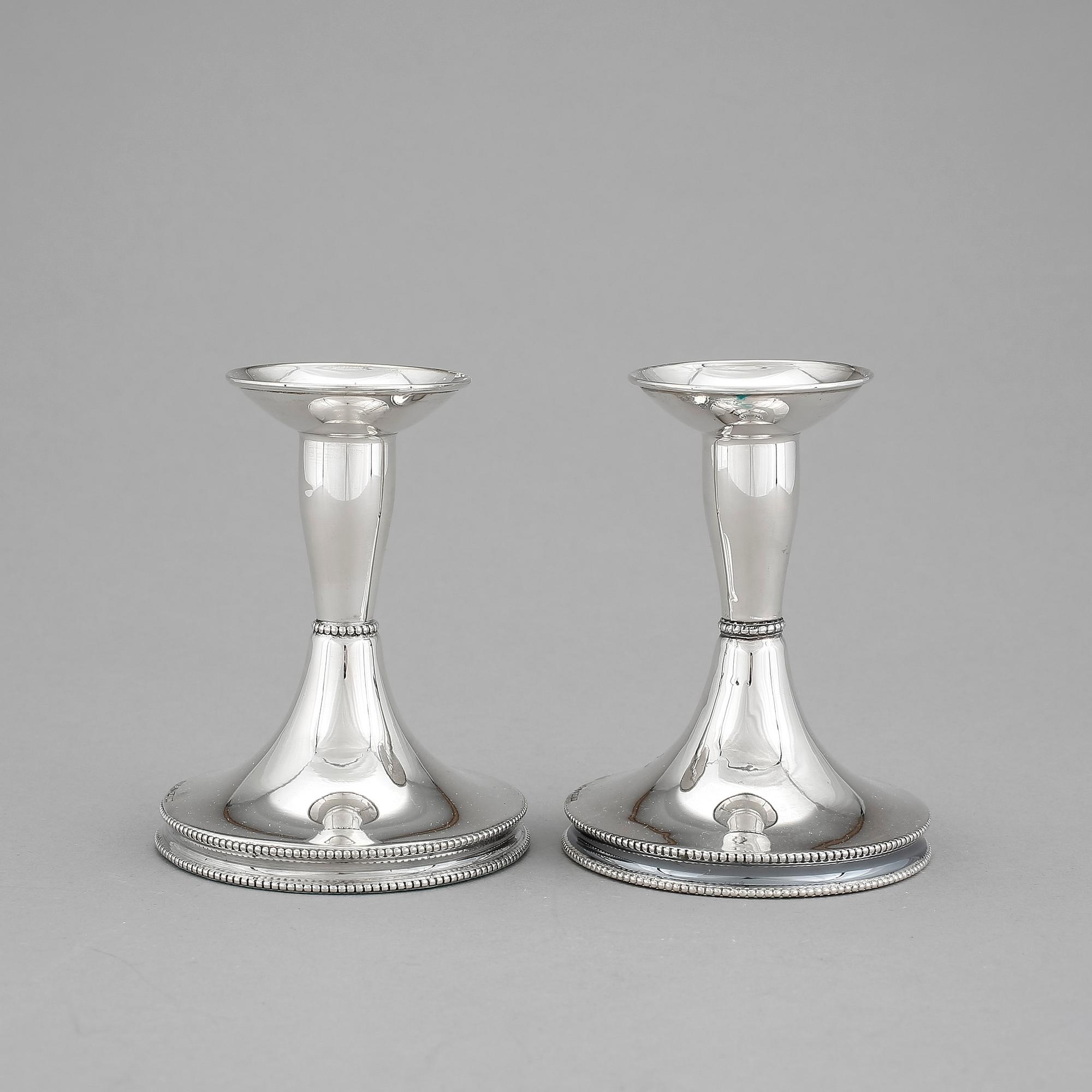 LJUSSTAKAR, ett par, silver. TESI, Göteborg, 1982.