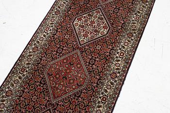 A Bidjar runner, a. 296 x 82 cm.