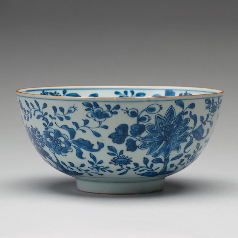 A blue and white bowl, Qing dynasty, Kangxi early 18th Century.