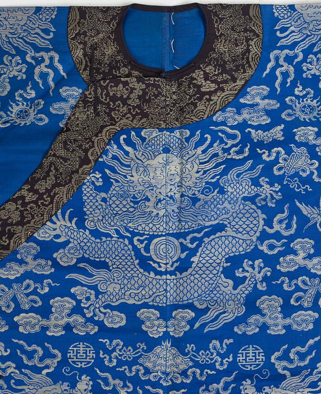 A Chinese robe, late Qing dynasty, circa 1900.