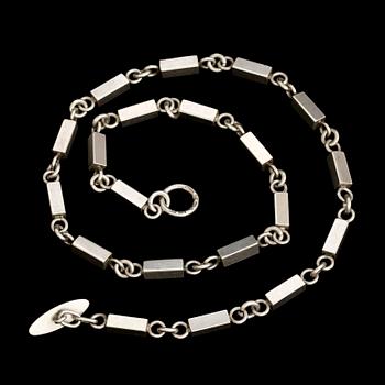 COLLIER, 2 st. Silver. Danmark, samt Sverige. 1900-talets andra hälft. Vikt tot 50 g.