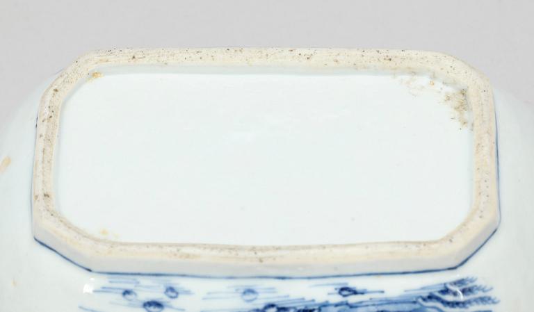 SMÖRTERRIN, porslin, Kina, Qianlong (1736-1795).