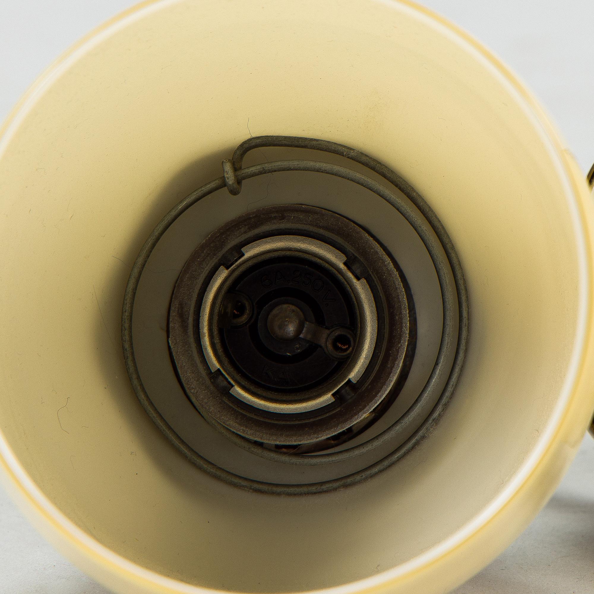 Paavo Tynell, a mid-20th century '9452' wall light for Idman.
