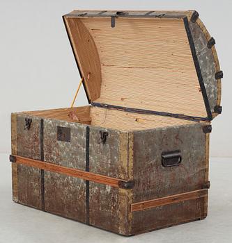 KOFFERT, omkring sekelskiftet 1800/1900-tal.