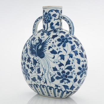 A blue and white flattened pilgrim vase, China, 20th century.