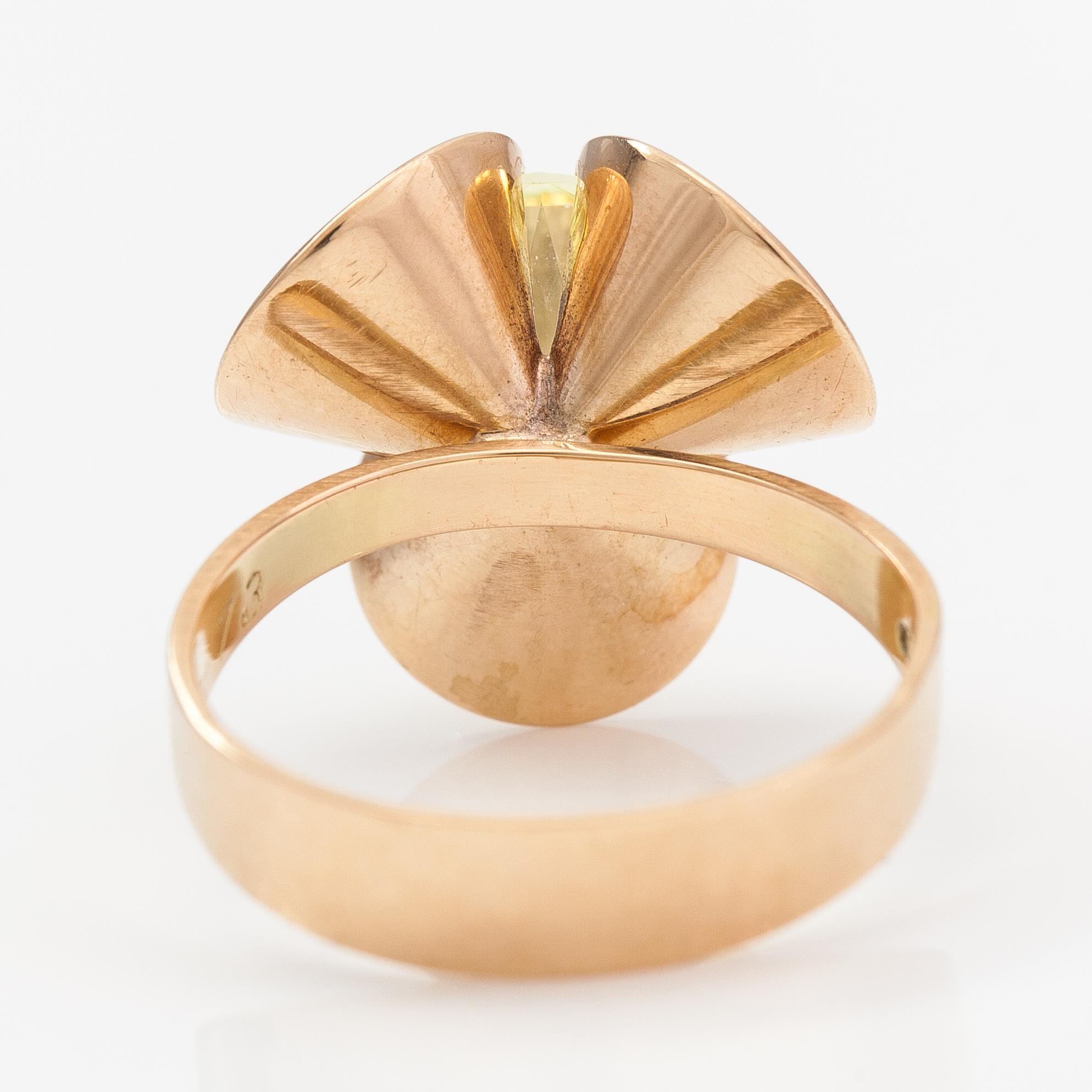 Elis Kauppi, A 14K gold rig with a synthetic spinel. Kupittaan kulta, Turku 1972.