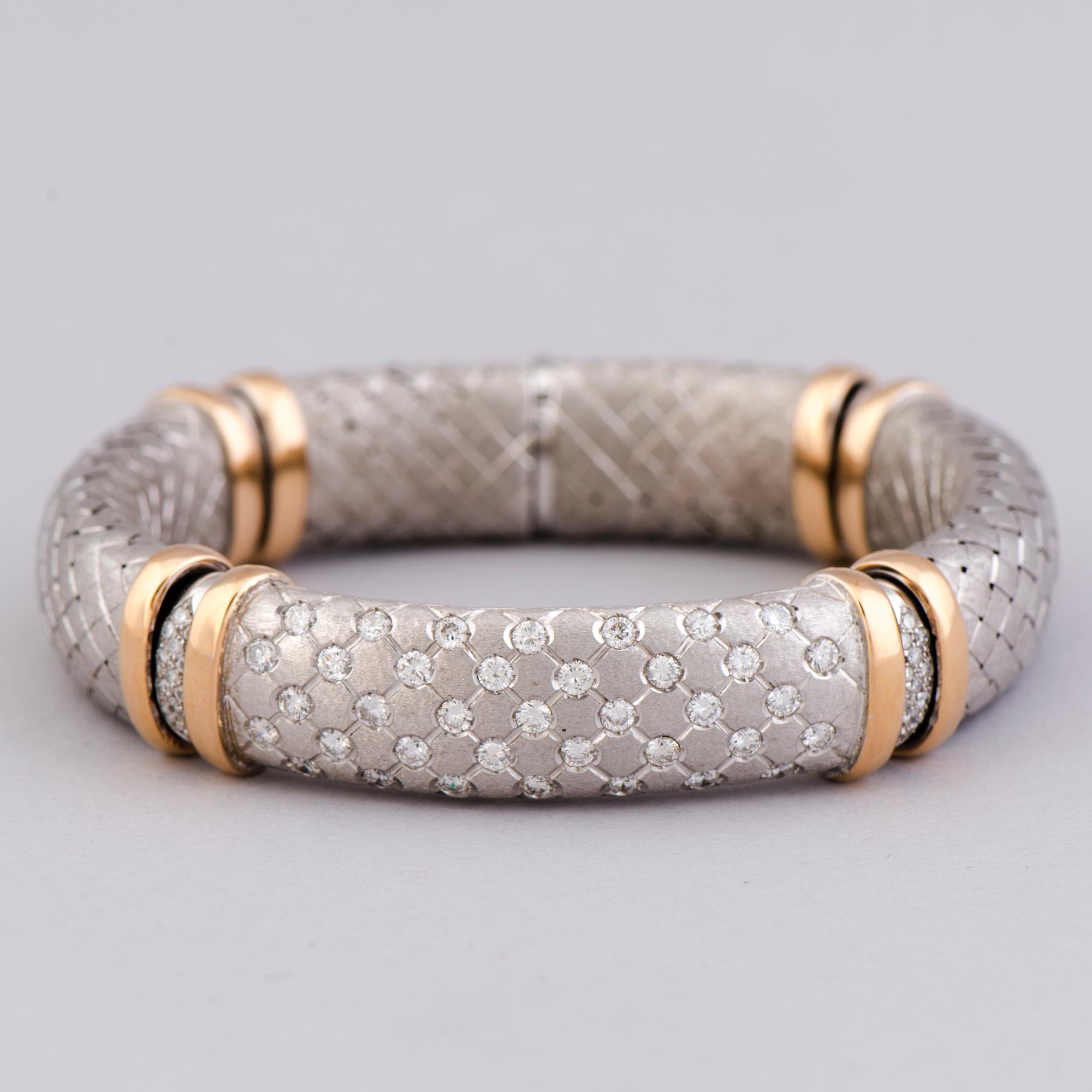 ARMBAND, briljantslipade diamanter, 18K vitguld och guld. Italien.