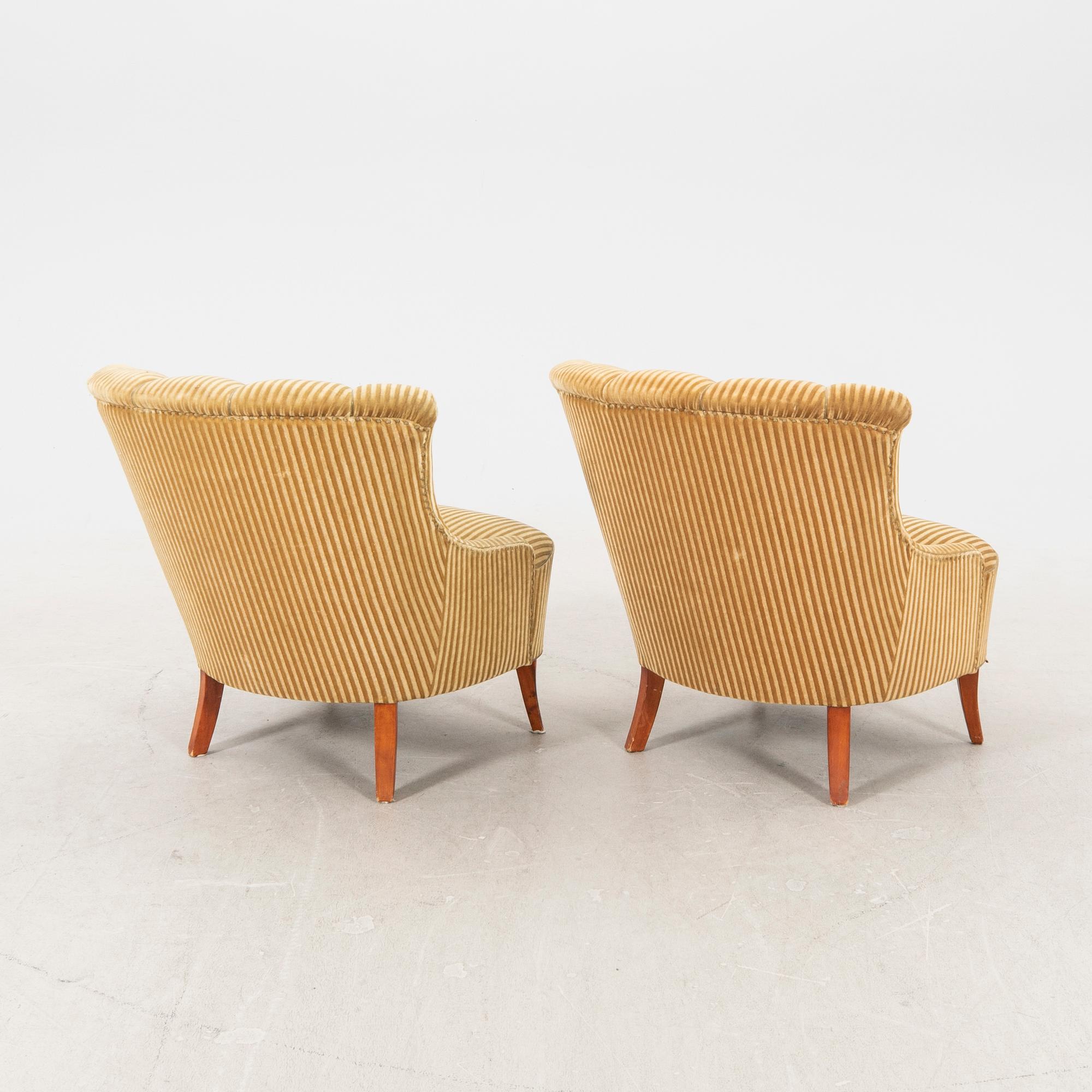 A pair of 1940/50s easy chairs.