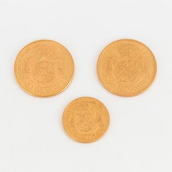 THREE SWEDISH GOLD COINS, 1883, 1898 nd 1899. Weight ca 22,5 g.