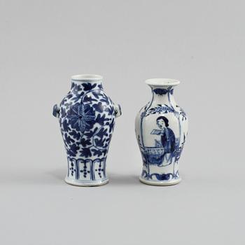VASER, 2 st, porslin, Kina, 1900-tal.
