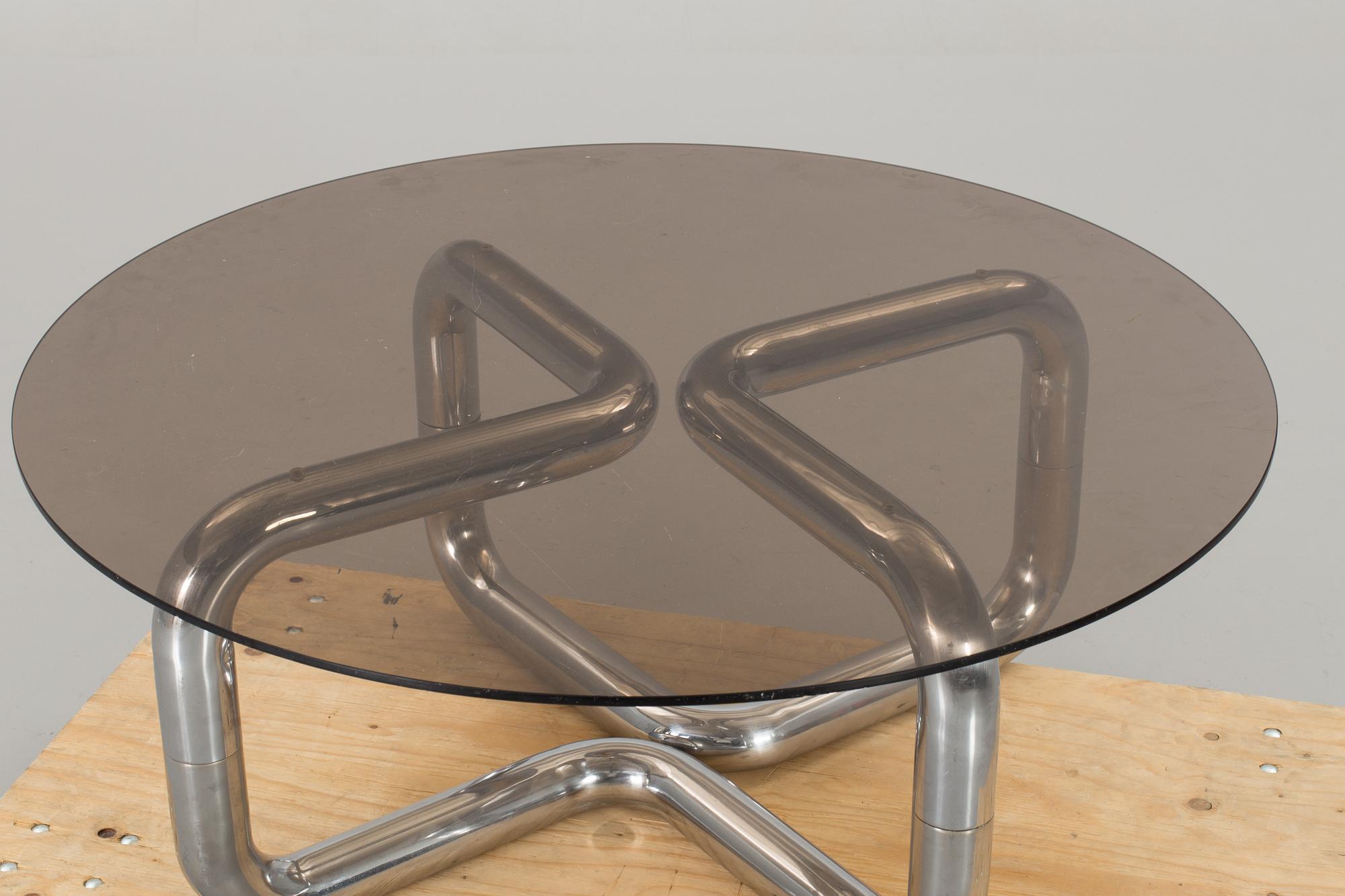 A LATE 20TH CENTURY COFFEETABLE,