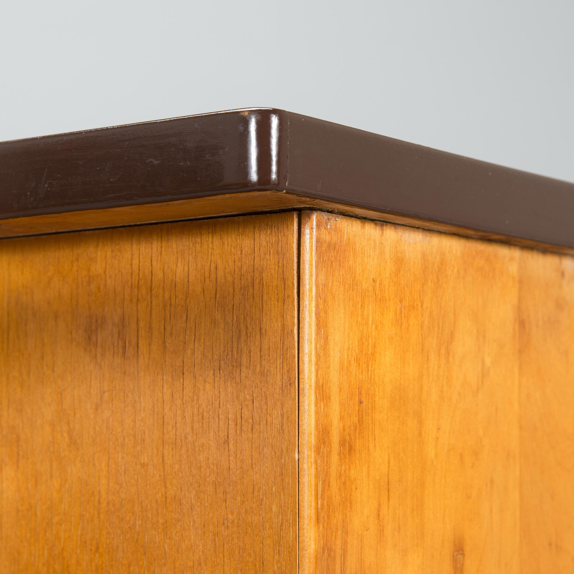 Baaritiski / tarjoilupöytä, Artekin piirustuskonttori, O.Y Huonekalu-ja Rakennustyötehdas A.B. 1950-luvun alku.