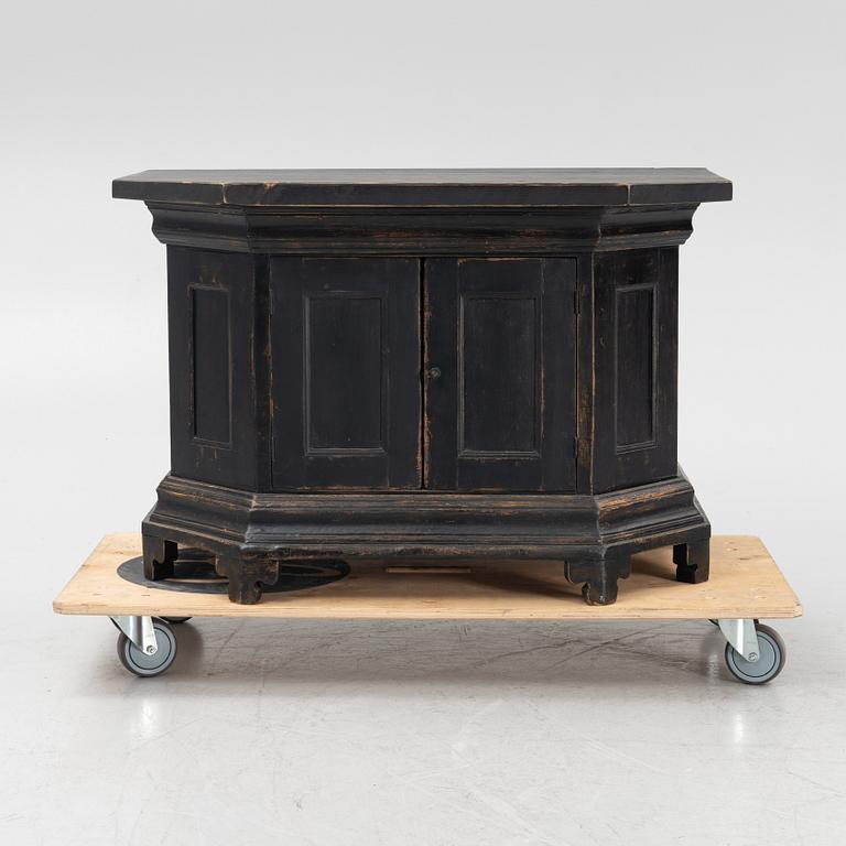 A painted sideboard, Norrbotten, 19th Century.