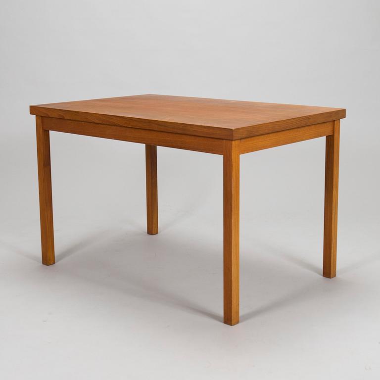 A mid-20th century dining table.