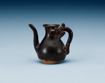 1640. A brown glazed pot, Song/Yuan dynasty.
