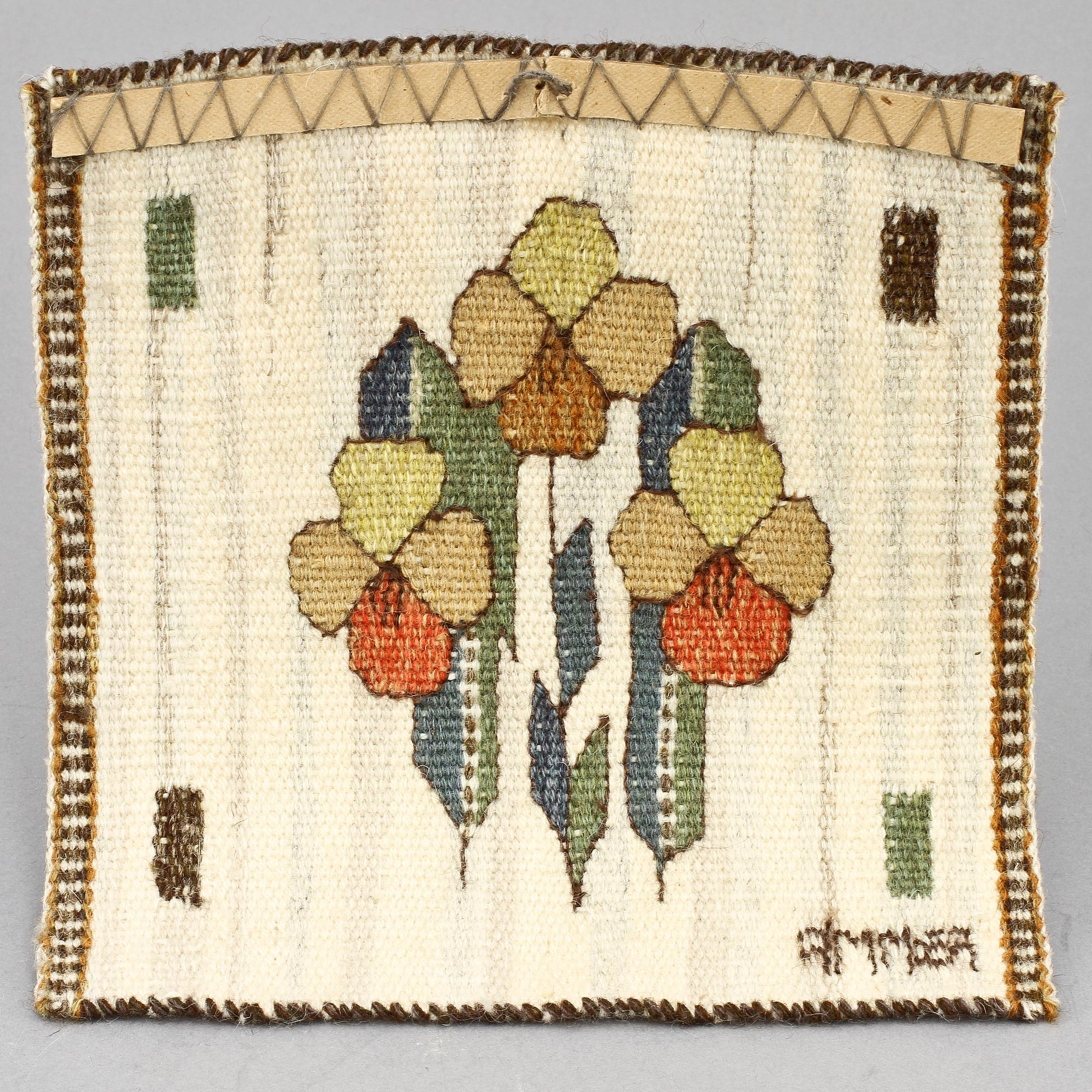 VÄVNAD, rölakansteknik med broderi, AB Märta Måås-Fjetterström, 1900-talets andra hälft.