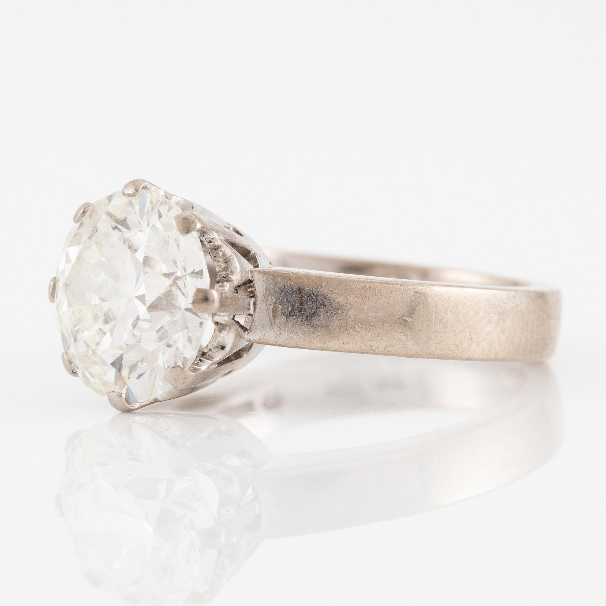 A ring in 18K white gold set with a round brilliant-cut diamond 3.62 ct H vs2.