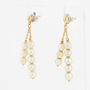 Earrings, a pair, 18K gold with pearls.