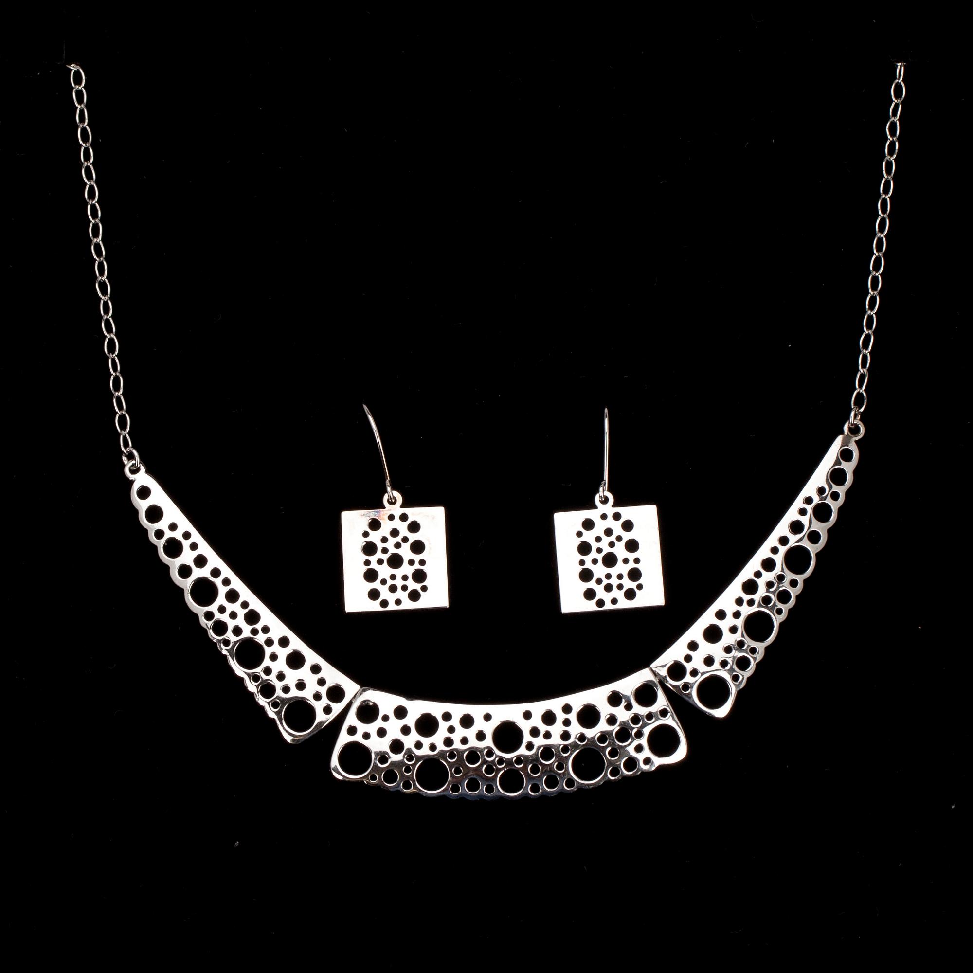 HALSSMYCKE och ÖRHÄNGEN, sterling silver, Liisa Vitali Kultakeskus. Vikt 10,4 g.