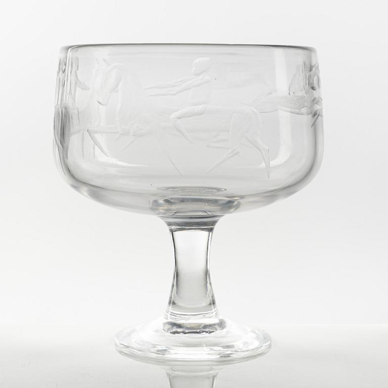 Erik Höglund, an engraved footed glass bowl, Boda, Sweden 1950/60s.