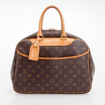LOUIS VUITTON Deauville Bag.