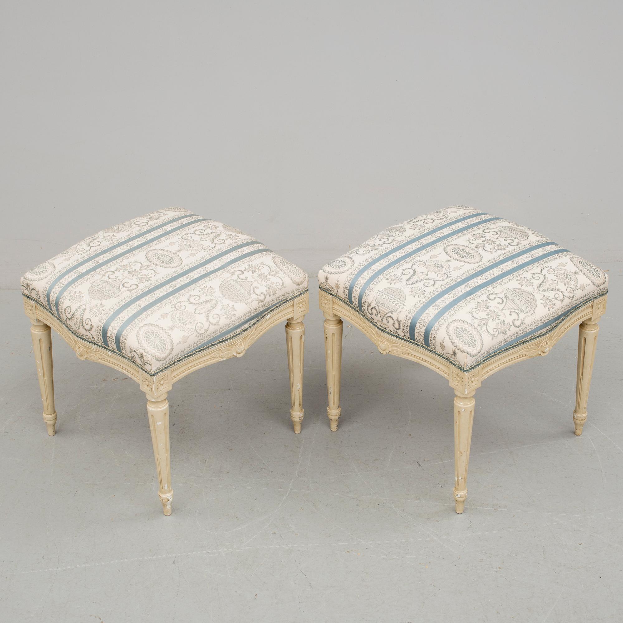 TABURETTER, ett par, gustaviansk stil, 1900-talets första hälft.