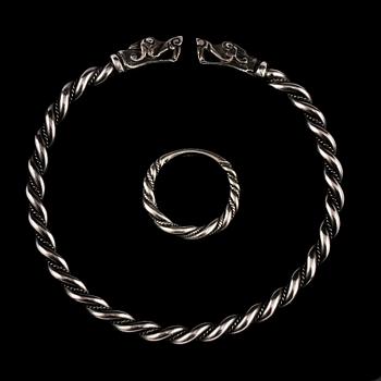 ARMRING SAMT RING, silver, Kingdom Of Gold, Vännäs. Vikt 29 g.