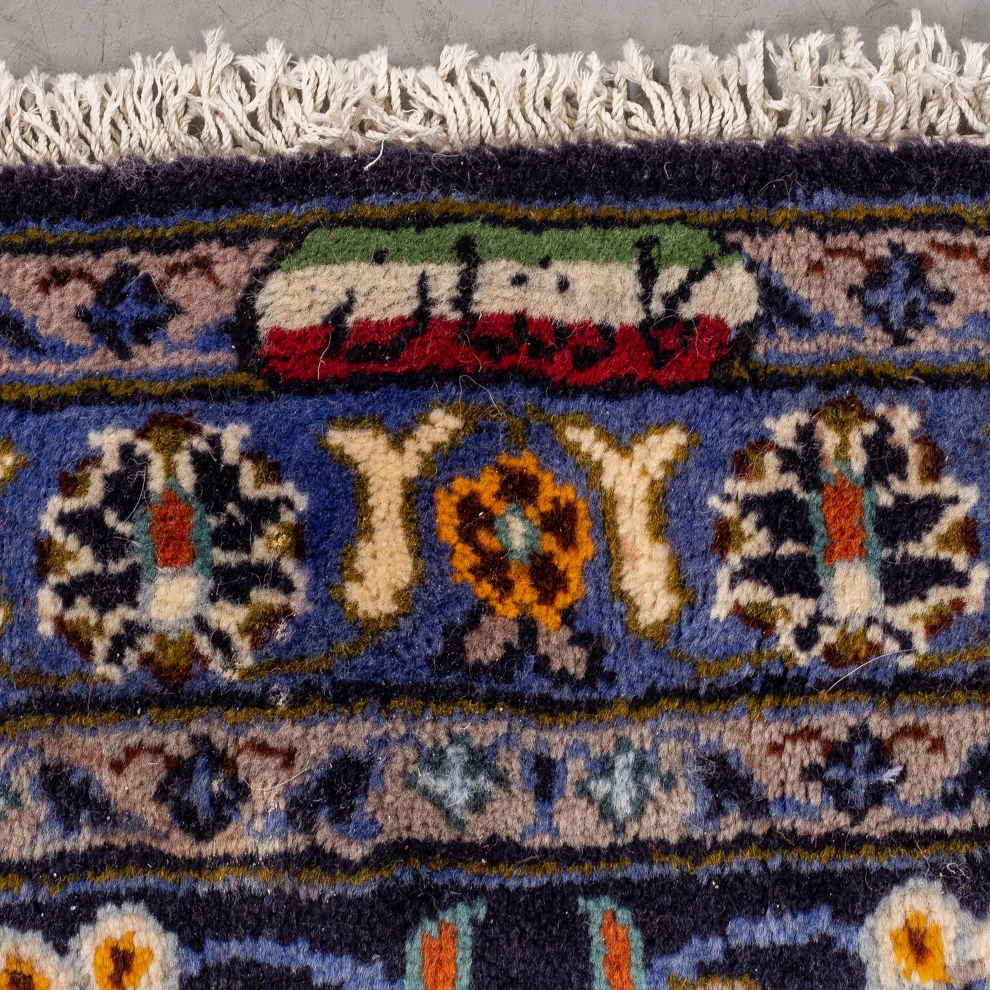 A carpet, Kashan, ca 399 x 302 cm.