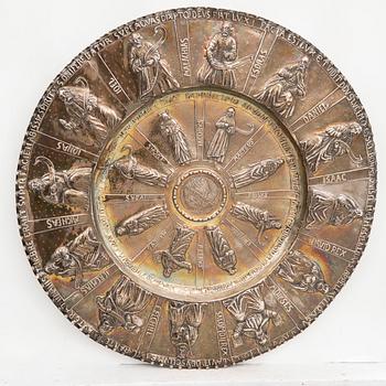 A silver platter around 1900 weight 1520 grams.