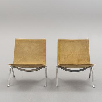 A pair of "PK22" chairs, designed by Poul Kjaerholm, E Kold Christensens.