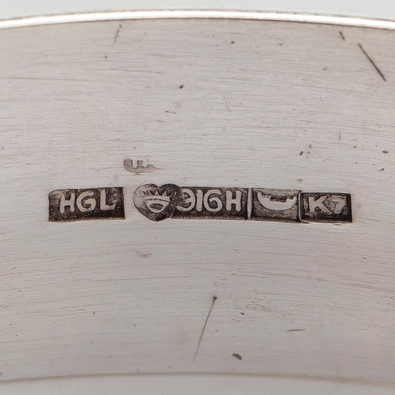 Holger Lindström, armring, cabochonslipade ametister, silver, Helsingfors 1963.