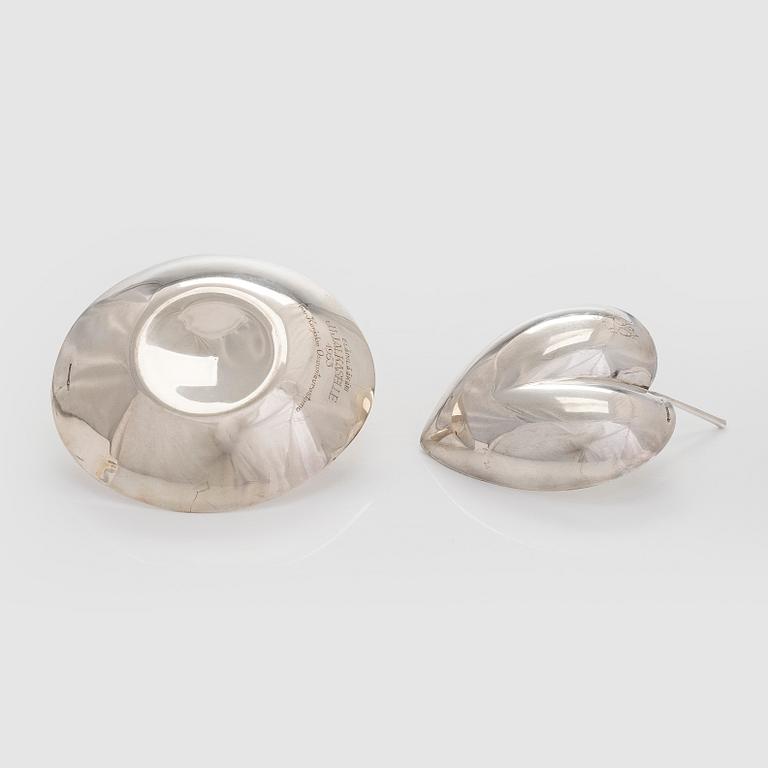 Tapio Wirkkala, a silver bowl and candlestick, Kultakeskus, Hämeenlinna 1956, and Hopeatehdas Helsinki 1952.